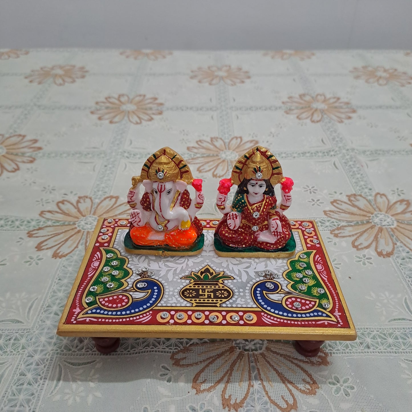 Rajasthani Duniyaa Laxmi Ganesh Resin Murti on 6x4 Inch Marble Chowk