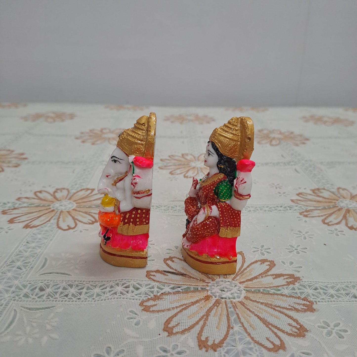 Rajasthani Duniyaa Laxmi Ganesh Murti on 6x4 Inch Marble Chowki