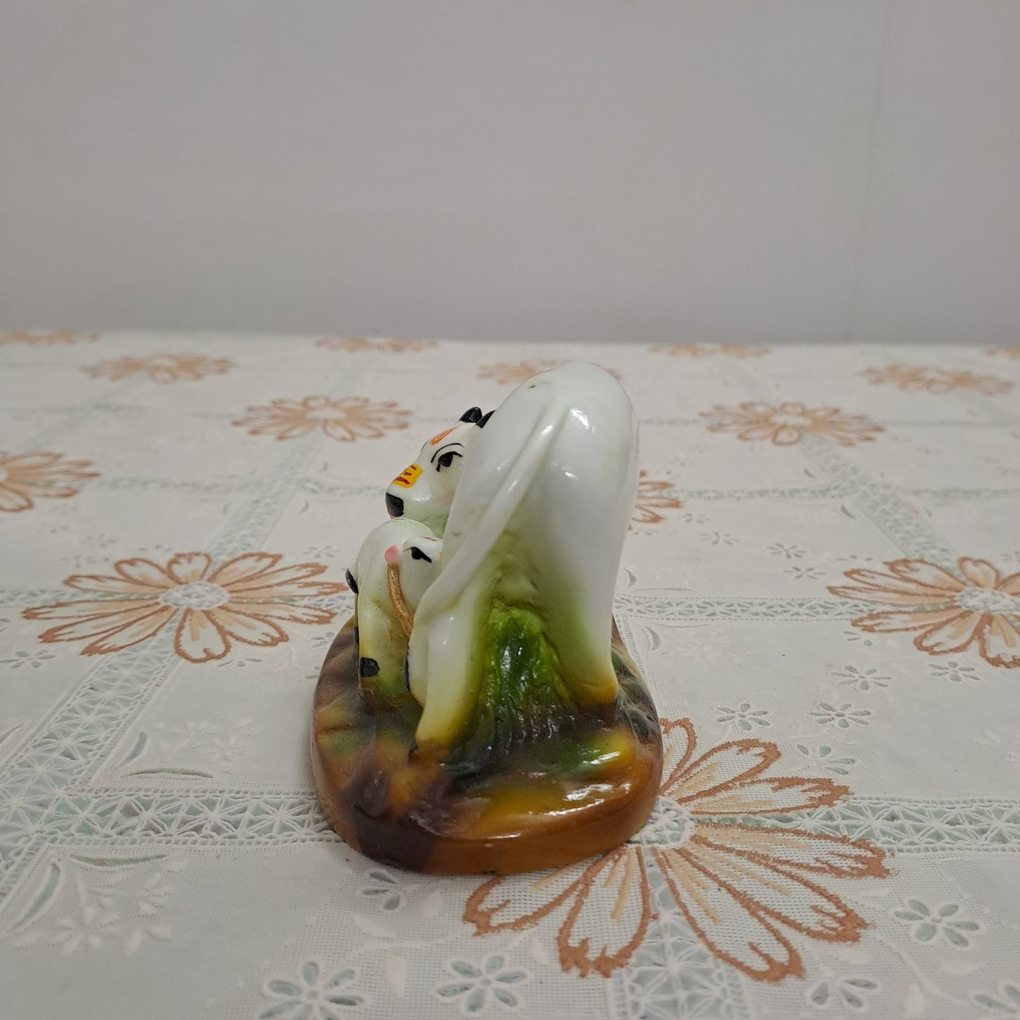 4" White Resin Cow & Calf Idol