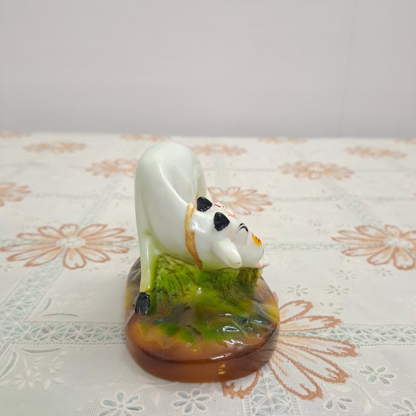 4" White Resin Cow & Calf Idol