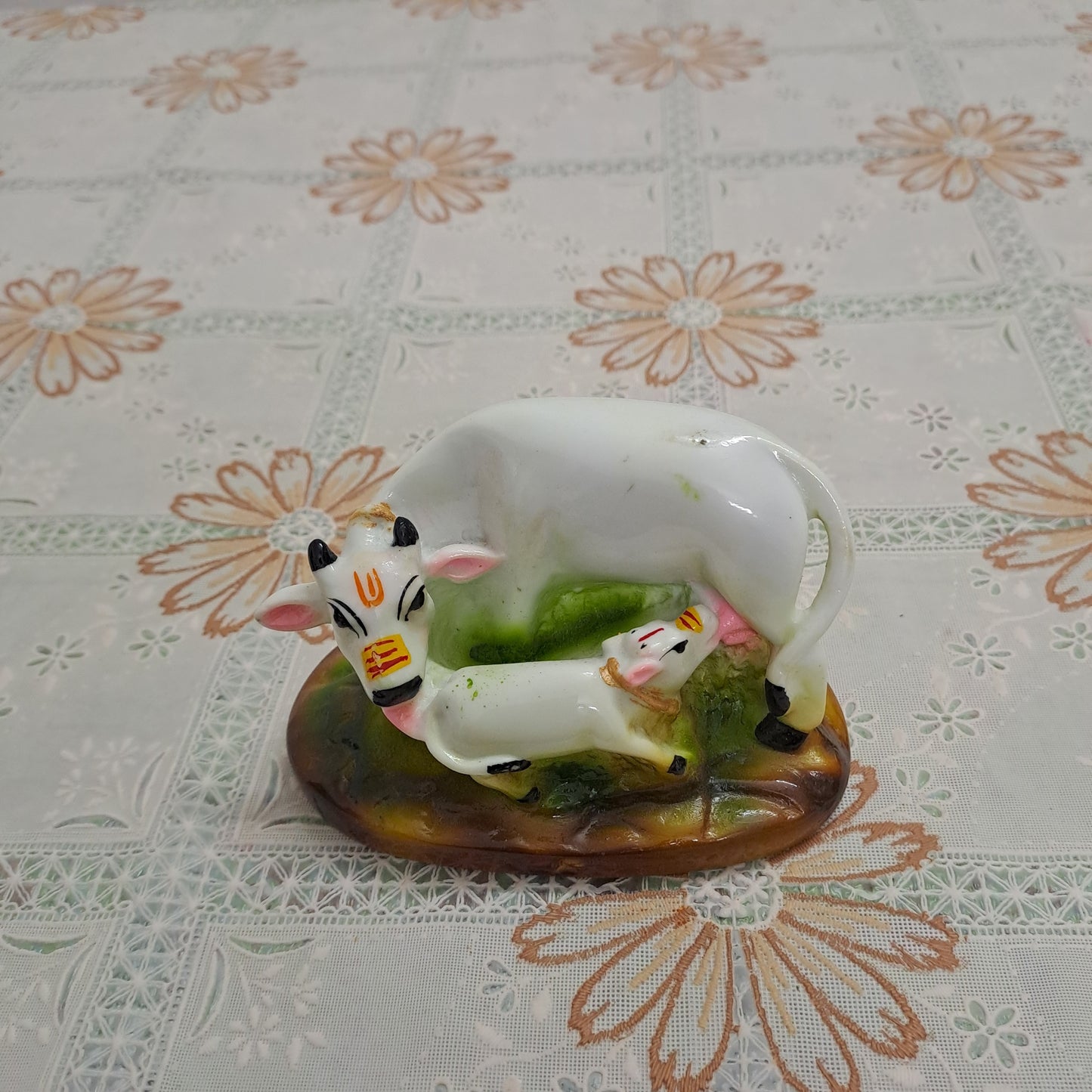 4" White Resin Cow & Calf Idol