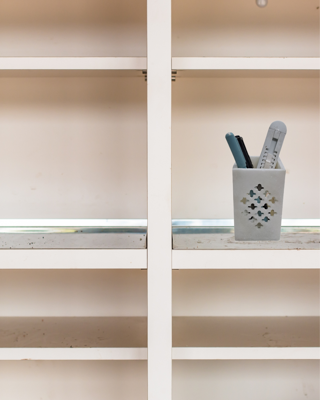 Rajasthani Duniyaa Handcrafted White Marble Pen Stand – Jali Design Desk Organizer