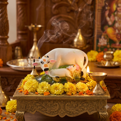 Auspicious Handcrafted White Resin Kamdhenu Cow and Calf Idol (4 Inch) – Sacred Gau Mata Murti for Mandir, Vastu Serenity, Home Decor & Housewarming Gifting